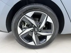 2022 Hyundai Elantra 1.5L CVT LUX Premium — фото 19