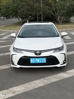 2022 Toyota Corolla 1.5L CVT Pioneer, белый — фото 2