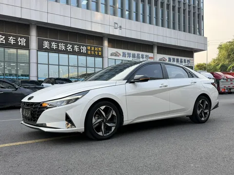 2023 Hyundai Elantra 1.5L CVT LUX Premium