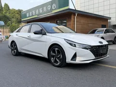 2023 Hyundai Elantra 1.5L CVT LUX Premium, белый — фото 3