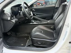 2023 Hyundai Elantra 1.5L CVT LUX Premium, белый — фото 5