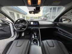 2023 Hyundai Elantra 1.5L CVT LUX Premium, белый — фото 11