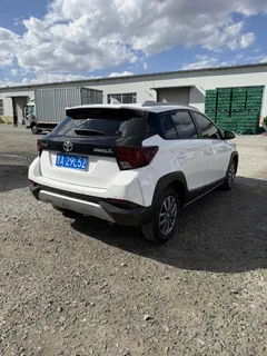 2022 Toyota Yaris L Zhixuan 1.5L CVT Leading Plus, белый — фото 21