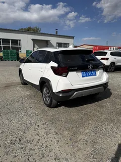 2022 Toyota Yaris L Zhixuan 1.5L CVT Leading Plus, белый — фото 23