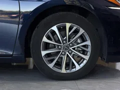 2022 Lexus ES 200 Excellence, синий — фото 17