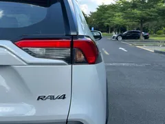 2022 Toyota RAV4 2.0L CVT 2WD Fashion, белый — фото 15