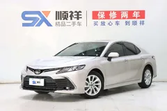 2021 Toyota Camry 2.0G Luxury, белый — фото 1