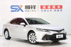 2021 Toyota Camry 2.0G Luxury, белый — фото 3
