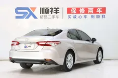 2021 Toyota Camry 2.0G Luxury, белый — фото 5