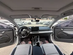 2022 Geely Emgrand 4th Gen 1.5L CVT Premium, белый — фото 7