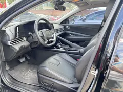 2022 Hyundai Elantra 1.5L CVT LUX Premium, чёрный — фото 4