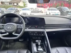 2022 Hyundai Elantra 1.5L CVT LUX Premium, чёрный — фото 5