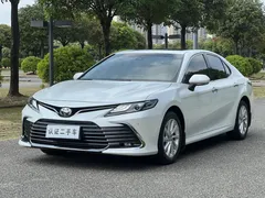 2021 Toyota Camry 2.0G Luxury, белый — фото 1