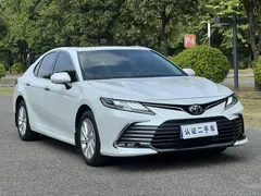 2021 Toyota Camry 2.0G Luxury, белый — фото 3