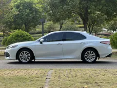 2021 Toyota Camry 2.0G Luxury, белый — фото 8