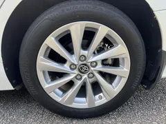 2021 Toyota Camry 2.0G Luxury, белый — фото 9