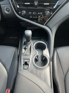 2021 Toyota Camry 2.0G Luxury, белый — фото 26