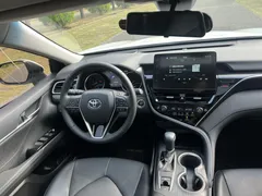 2021 Toyota Camry 2.0G Luxury, белый — фото 27