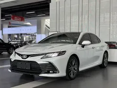 2023 Toyota Camry 2.5S Fashion, белый — фото 1