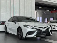 2023 Toyota Camry 2.5S Fashion, белый — фото 3