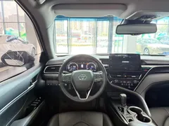 2023 Toyota Camry 2.5S Fashion, белый — фото 9