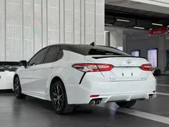 2023 Toyota Camry 2.5S Fashion, белый — фото 13