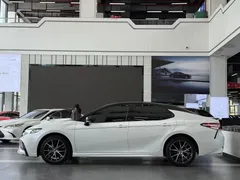 2023 Toyota Camry 2.5S Fashion, белый — фото 14