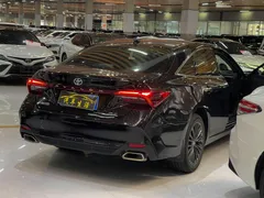 2022 Toyota Avalon 2.0L XLE Premium, чёрный — фото 10