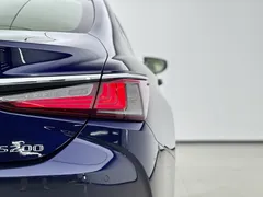 2021 Lexus ES 200 Excellence, синий — фото 10