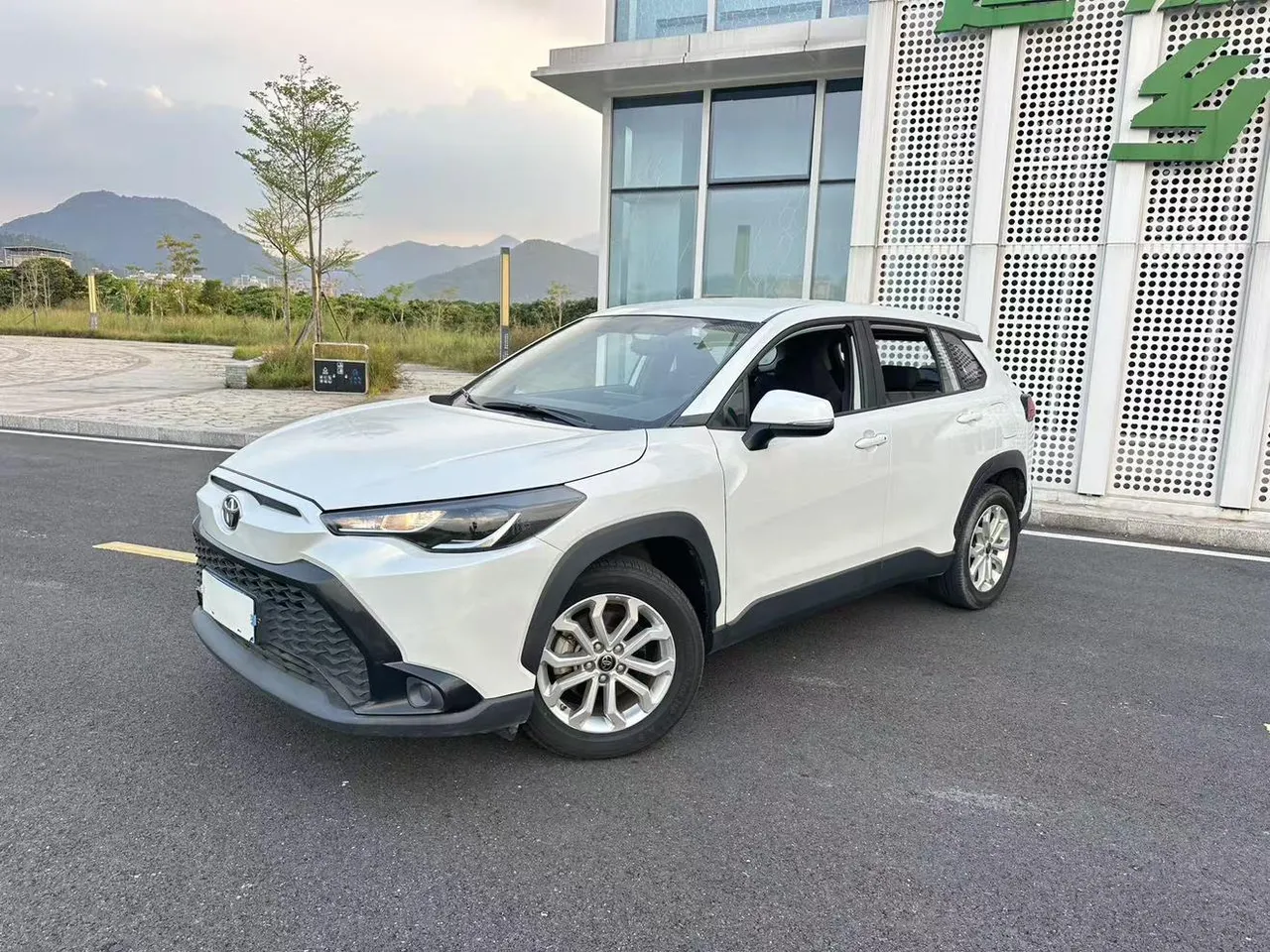 2023 Toyota Frontlander 2.0L CVT Elite