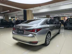 2022 Lexus ES 200 Excellence — фото 5