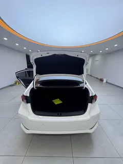 2021 Toyota Corolla 1.5L CVT Elite, белый — фото 7