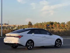 2022 Hyundai Elantra 1.5L CVT Flagship TOP, белый — фото 4