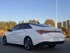 2022 Hyundai Elantra 1.5L CVT Flagship TOP, белый — фото 9