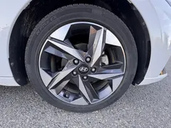 2022 Hyundai Elantra 1.5L CVT Flagship TOP, белый — фото 15