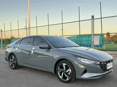 2022 Hyundai Elantra 1.5L CVT LUX Premium — фото 3