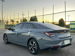 2022 Hyundai Elantra 1.5L CVT LUX Premium — фото 4