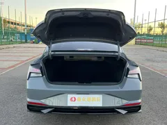 2022 Hyundai Elantra 1.5L CVT LUX Premium — фото 5