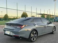 2022 Hyundai Elantra 1.5L CVT LUX Premium — фото 6