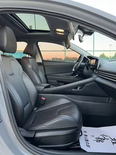 2022 Hyundai Elantra 1.5L CVT LUX Premium — фото 8