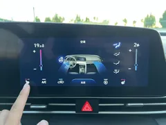 2022 Hyundai Elantra 1.5L CVT LUX Premium — фото 14