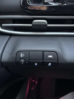 2022 Hyundai Elantra 1.5L CVT LUX Premium — фото 17