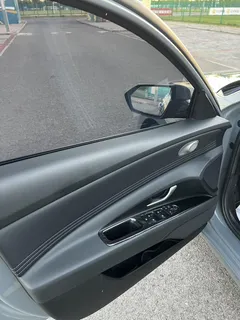 2022 Hyundai Elantra 1.5L CVT LUX Premium — фото 18