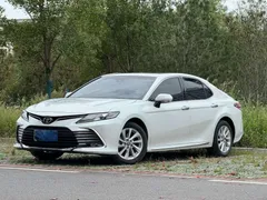 2023 Toyota Camry 2.0G Luxury, белый — фото 1