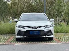 2023 Toyota Camry 2.0G Luxury, белый — фото 2