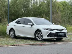 2023 Toyota Camry 2.0G Luxury, белый — фото 3