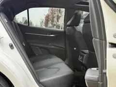 2023 Toyota Camry 2.0G Luxury, белый — фото 9