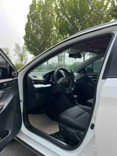 2022 Toyota Yaris L Zhixuan 1.5L CVT Leading Plus, белый — фото 7