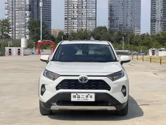 2022 Toyota RAV4 2.0L CVT 2WD Fashion, белый — фото 2