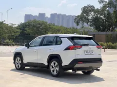 2022 Toyota RAV4 2.0L CVT 2WD Fashion, белый — фото 4